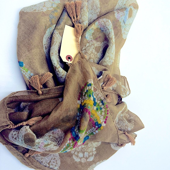 Incredible, Alexander McQueen looking scarf with tassels and multicolor scarf! - Picture 6 of 15